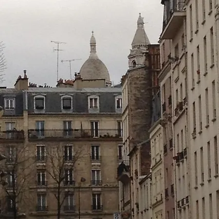 A Deux Pas De Montmartre Parigi