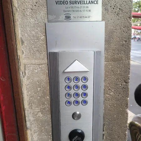A Deux Pas De Montmartre * Parigi